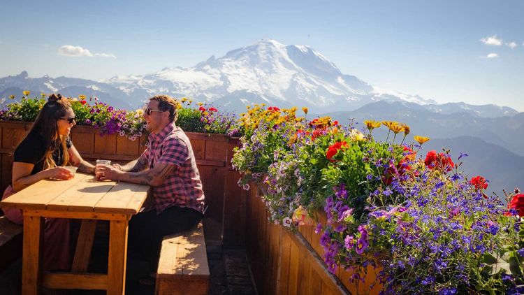 © Crystal Mountain Resort - https://www.crystalmountainresort.com/