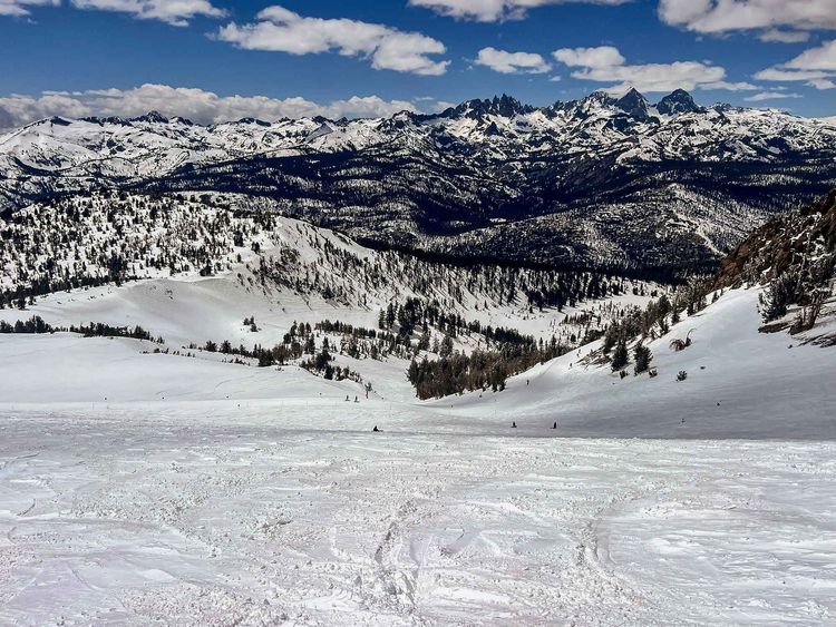 © https://www.mammothsnowman.com/2025/05/19/april-may-photos/ - Mackook
