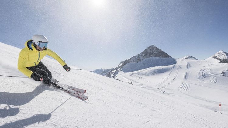 © Hintertux Glacier - https://www.hintertuxergletscher.at/